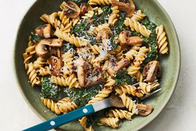 Chickpea Pasta with Mushrooms & Kale